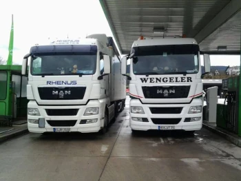 Kollegentreffen an der Tanke