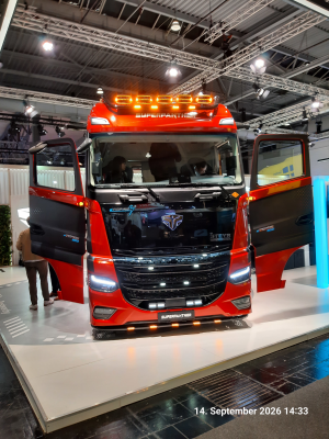 Superpanther eTopas600 am IAA Stand von Superpanther