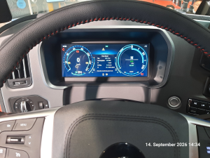Das Lenkrad und Display des eTopas 600