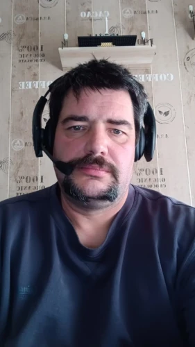 Ich mit dem Headset auf dem Kopf