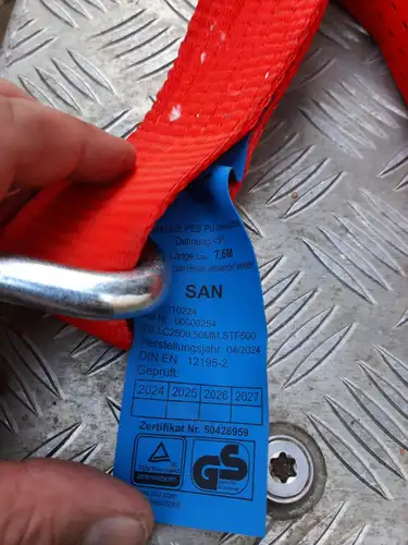 Frischausgepackte Gurte